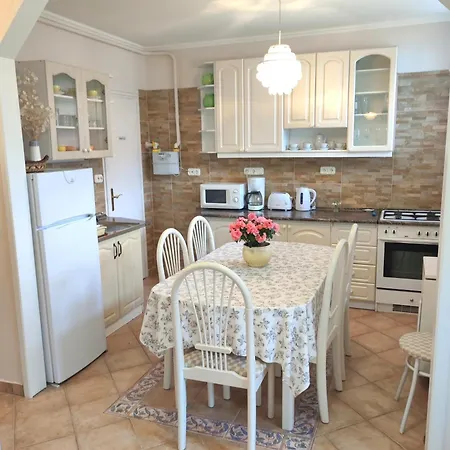 Apartment Strandfuerdo Eger